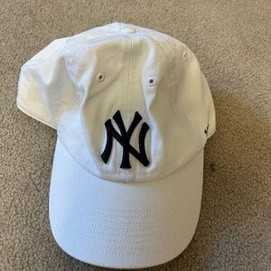 47 brand New York Yankees hat, perfect condition, white with navy accents